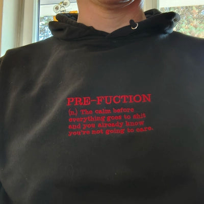 "PRE-FUCTION" bestickter Unisex Hoodie Bio-Baumwolle 300g/m²